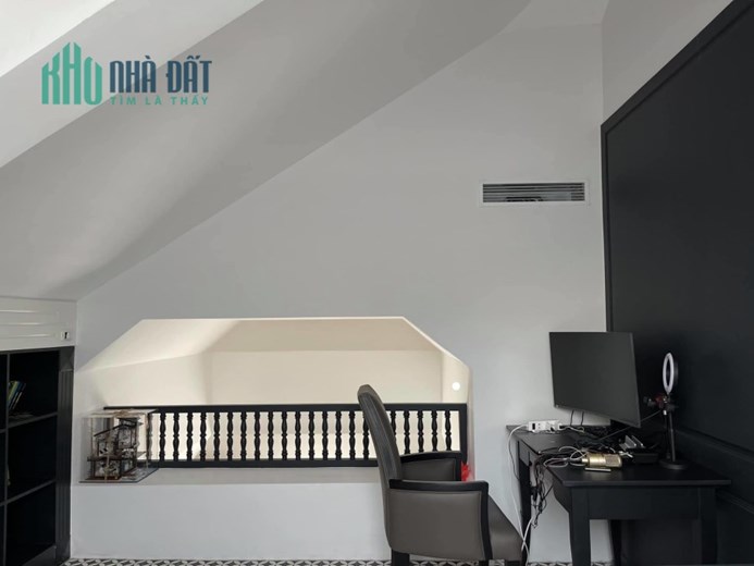 BÁN NHÀ NGUYỄN VĂN CỪ 35MV  5 TẦNG
LÔ GÓC ,CÁCH BIG C 300M