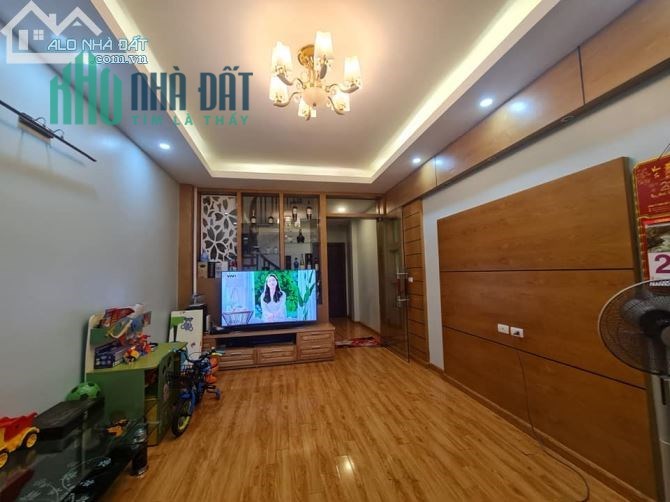 Bán nhà Ba Đình, Mặt phố La Thành giá 24 tỷ, 70m2, Đầu tư KD sinh lời
