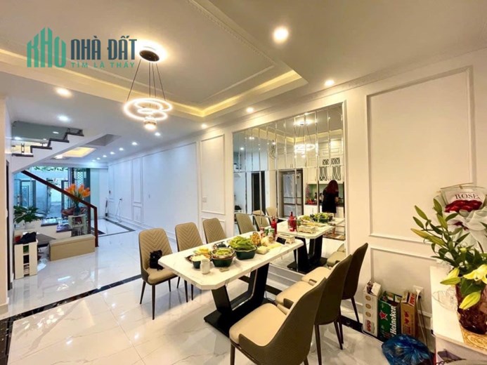 NHÀ SÂN CỔNG RIÊNG BIỆT ĐẸP LUNG LINH TẠI PHỐ HỒ SEN