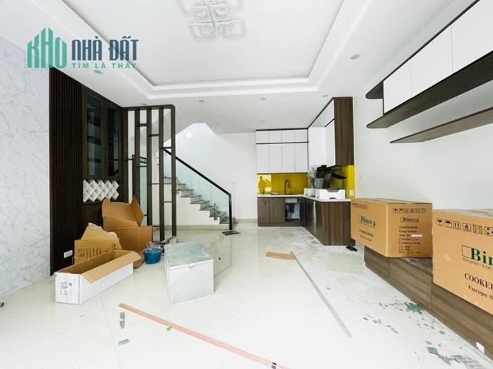 BÁN NHÀ PHỐ VIỆT HƯNG 33MV  6 TẦNG
CÁCH VINHOMES 0.1KM