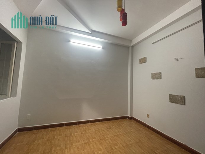 Bán nhà 4x17m Dương Đức Hiền, Tân Phú 71m2 xe tải tận nhà giá 4,9 tỷ