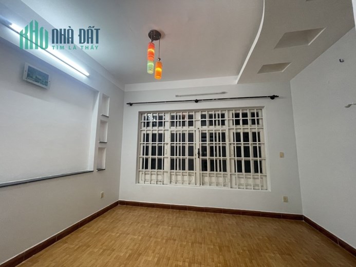 Bán nhà 4x17m Dương Đức Hiền, Tân Phú 71m2 xe tải tận nhà giá 4,9 tỷ