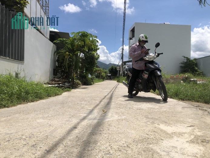 Bán lô góc 2 mặt tiền ngay đường Thông Tin Diên An - Diên Khánh lh 0985451850