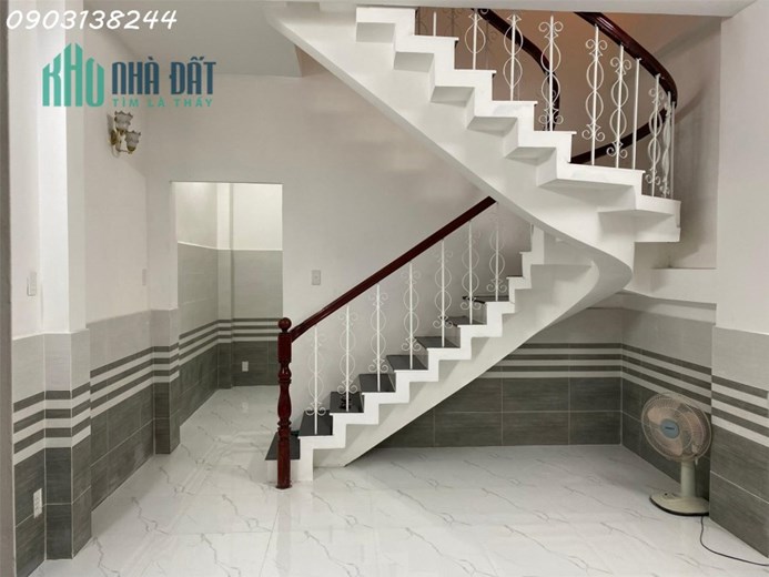 Nhà bán Q10, khu dân trí cao,4 tầng nở hậu tài lộc, giá tốt.