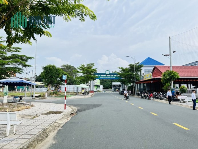 Hàng ngộp giá 600tr/nền