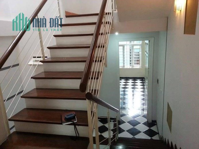 Bán nhà Nguyễn Khánh Toàn: 3P. Ngủ, 5 tầng, ở ngay, ngõ nông- Giá 3,26 tỷ