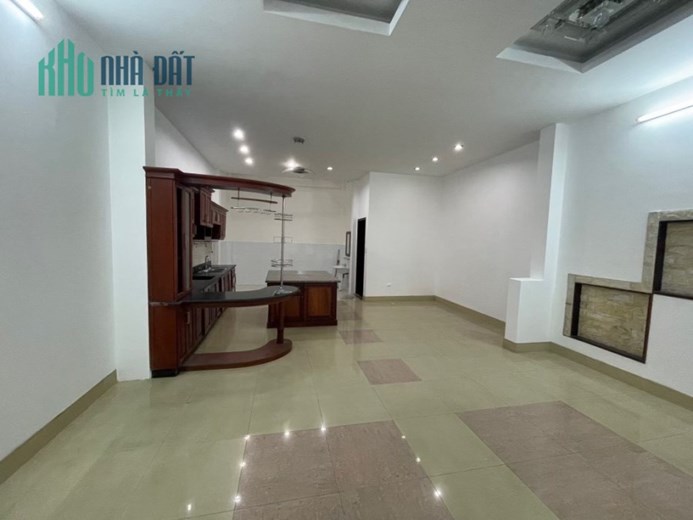 Bán MTKD Doanh Thu 500TR/Năm 126M2 5Tầng Đường Hiệp Nhất Quận Tân Bình.