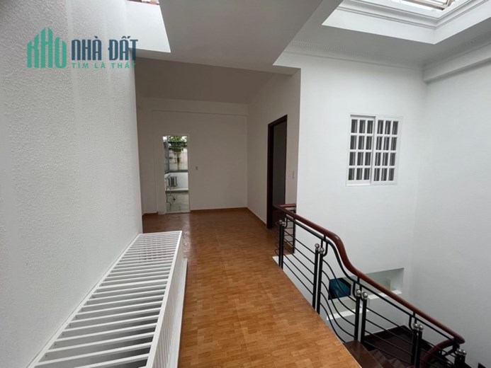 Bán MTKD Doanh Thu 500TR/Năm 126M2 5Tầng Đường Hiệp Nhất Quận Tân Bình.