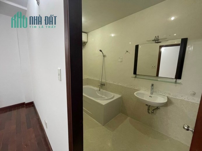 Bán MTKD Doanh Thu 500TR/Năm 126M2 5Tầng Đường Hiệp Nhất Quận Tân Bình.