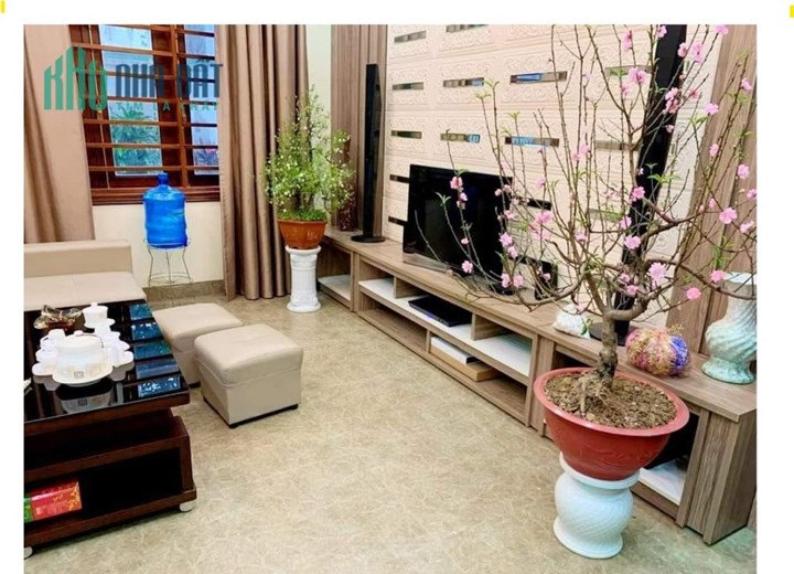 0812037567 Mr KHỞI,BÁN NHÀ NGỌC LÂM. 26M 3 TẦNG,BA 2,5 TỶBƯỚC RA PHỐ.