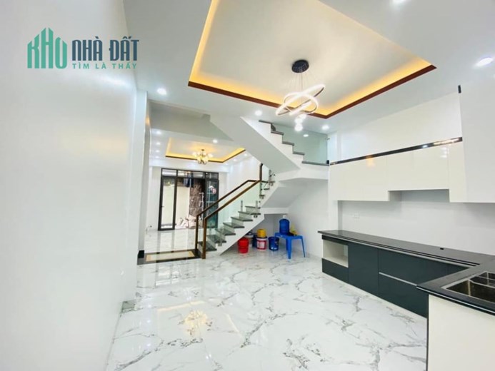 Bán nhà 4 Tầng độc lập đan xây gần chợ Lũng Hoa diện tích 52M chỉ 2ty9