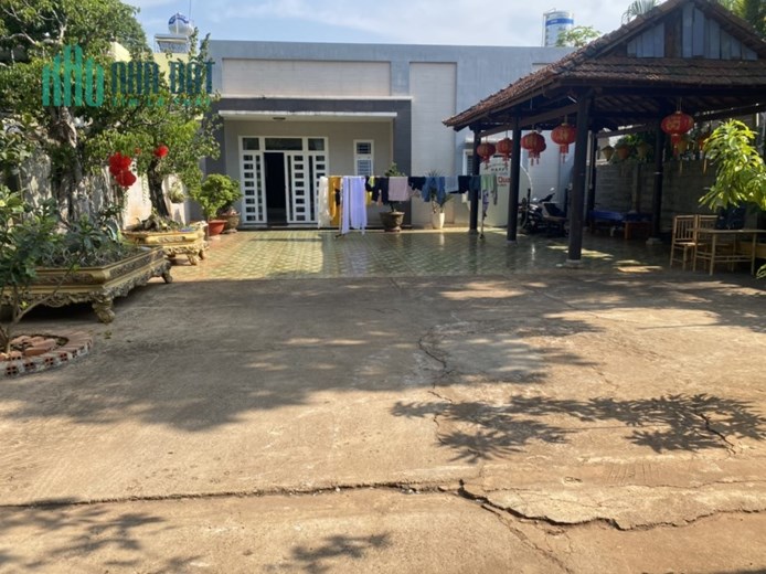 Chính chủ cần bán 1 căn nhà và 1 khu nghĩ dưỡng tại trung tâm thị xã Bình Long, Bình Phước