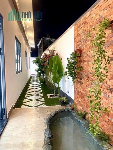 Bán Nhà Biệt Thự 184m2, Ngay Ngã Tư Nước Đá Nguyễn Ảnh Thủ