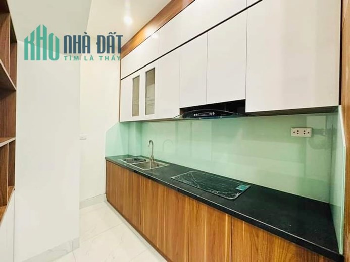 Nhanh còn kịp nhà ngõ 5 Hoàng Quốc Việt, full nội thất, ở luôn, kinh doanh 5.65 tỷ