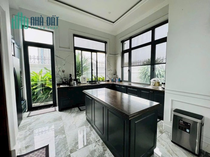 Duy nhất căn biệt thự góc 2MT Lê Văn Sỹ, Tân Bình, Hầm 4 lầu DTSD 600m2 giá giảm chỉ còn 28,3 tỷ