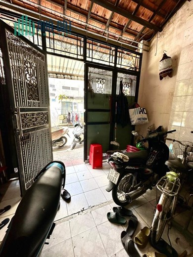 CHÍNH CHỦ BÁN GẤP NHÀ 3 TẦNG GẦN KTX ĐH GTVT GIÁ CHỈ NHỈNH 14 TỶ