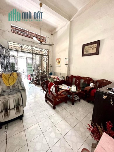CHÍNH CHỦ BÁN GẤP NHÀ 3 TẦNG GẦN KTX ĐH GTVT GIÁ CHỈ NHỈNH 14 TỶ