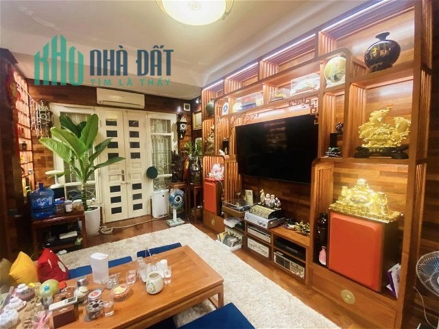 BÁN NHÀ 6 TẦNG, VỊ TRÍ ĐẸP, GẦN PHỐ, Ở SƯỚNG, THANG MÁY, GARA Ô TÔ QUẬN ĐỐNG ĐA.