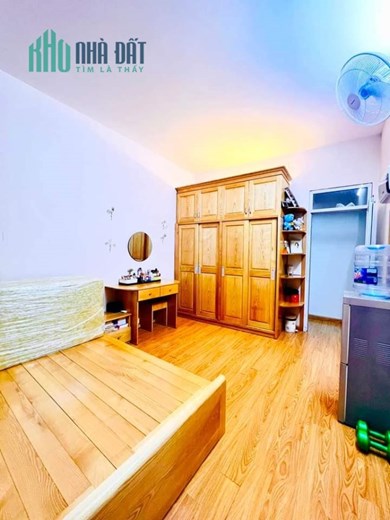 GIA ĐÌNH CHUYỂN CÔNG TÁC CẦN BÁN NHÀ ĐẸP DT:44M2 SỔ ĐỎ 5 TẦNG MT: 3.6M GIÁ:4.05 TỶ VÀI P ĐI BỘ SANG