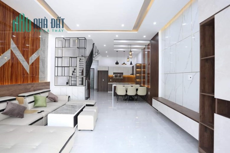 Bán nhà 3 tầng 3 mê đường Trần Kim Xuyến - Phường Hòa Xuân, Quận Cẩm L