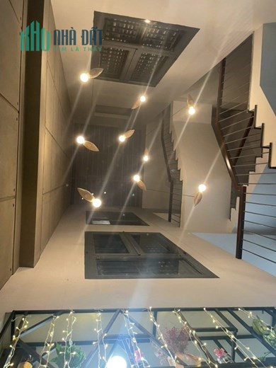 HXT SÁT MẶT TIỀN THẠNH XUÂN QUẬN 12 - 100M2, NGANG 5M, 3 TẦNG, NỘI THẤT SANG TRỌNG - GẦN CHỢ MINH
