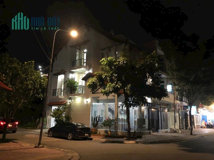 Bán biết thự góc 2 Mặt Tiền Phường 8 -Thành Phố Vũng Tàu -Tỉnh Bà Rịa-Vũng Tàu 
- Chủ Định cư