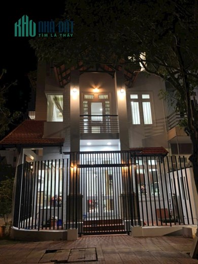 Bán biết thự góc 2 Mặt Tiền Phường 8 -Thành Phố Vũng Tàu -Tỉnh Bà Rịa-Vũng Tàu 
- Chủ Định cư