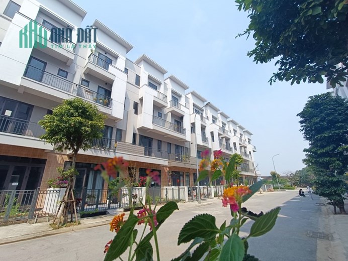 Bán gấp nhà 4 tầng kinh doanh thuận tiện cho thuê được giá cao trong kđt Centa Vsip.
