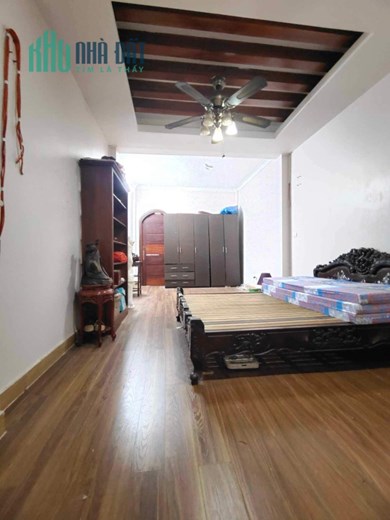 Chính Chủ Nhờ Cho Thuê Tòa Nhà Thoáng Đãng mặt phố Lê Duẩn, quận Đống Đa