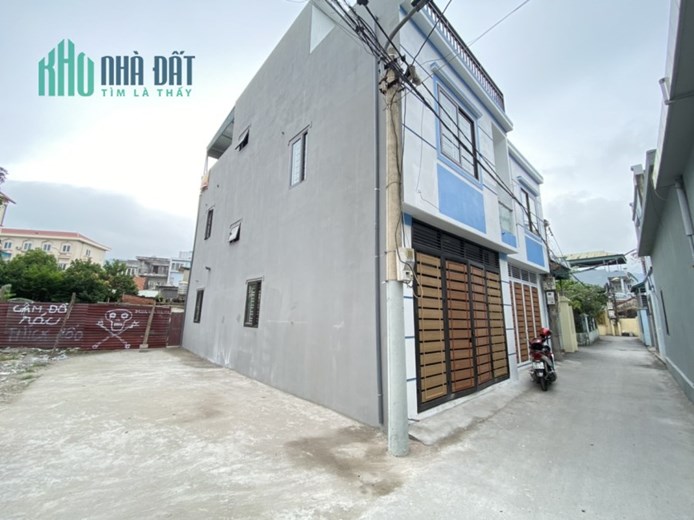Trình làng 1 căn nhà 2,5 tầng thuộc phường Cẩm Bình cách trường Đảng đường Thanh Niên chỉ vài bước