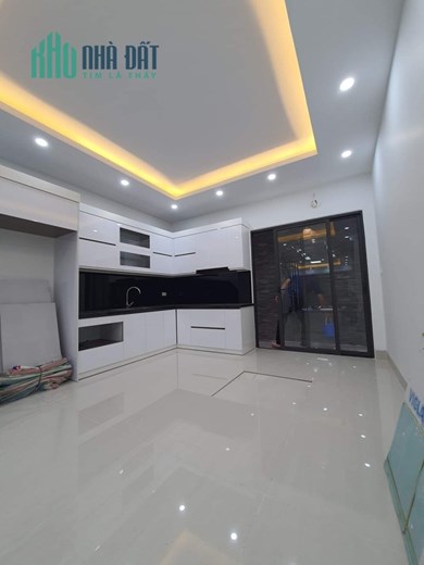 Bán nhà Đại từ 50m2 x5 tầng giá 4,5 tỷ, ngõ to,rộng,gần đường,sđcc