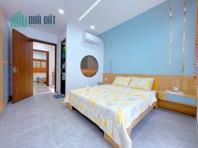 Chỉ 700 triệu (30%) sở hữu ngay nhà 3 tầng mới 100%, đường 13m ngay ngã 4 Ông Cù