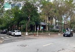 Ban Biet thu quan  cau giáy dt 700m