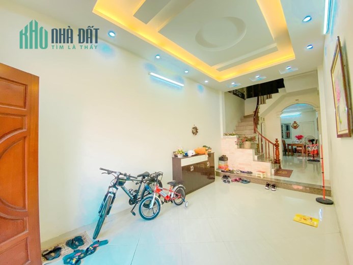 Bán nhà Phân Lô Chùa Bộc, 45m2, 5 tầng, view sân tennis, ô tô giá 7,x tỷ