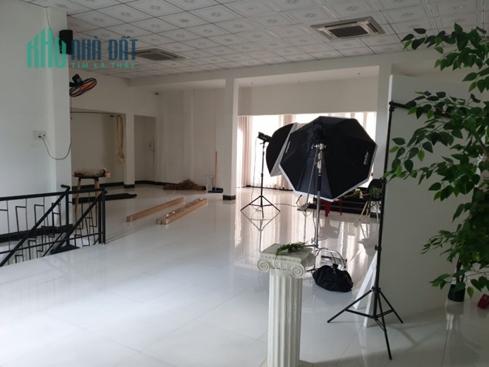 Bán nhà mặt tiền ngay trung tâm TP. Gần biển, 1 lầu 1 trệt, 171m2, full thổ cư, đường 21 tháng 8,
