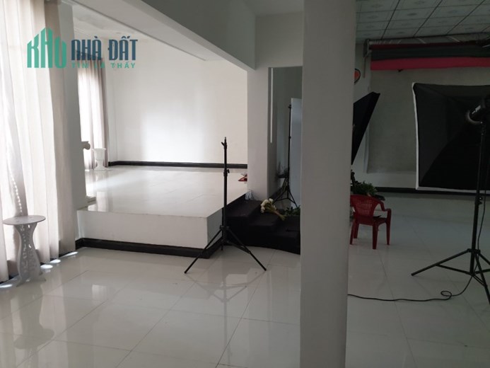 Bán nhà mặt tiền ngay trung tâm TP. Gần biển, 1 lầu 1 trệt, 171m2, full thổ cư, đường 21 tháng 8,