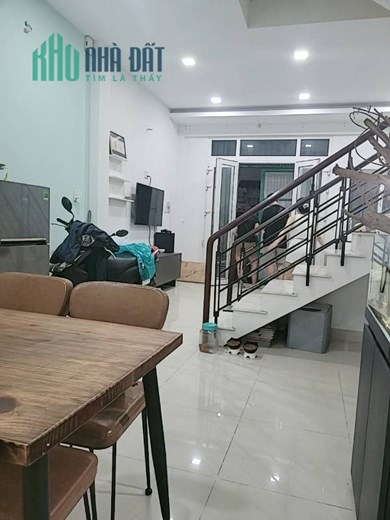 Nhà mới đẹp 2 tầng Huỳnh Tấn Phát, 2 phòng