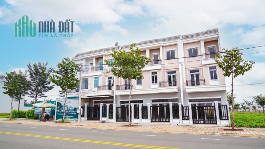 Bán nhà phố 2 lầu 1 trệt, thanh toán 1 tỷ nhận nhà sủ dụng ngay. diện tích 5x26