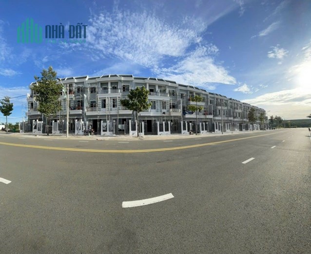 Bán nhà phố 2 lầu 1 trệt, thanh toán 1 tỷ nhận nhà sủ dụng ngay. diện tích 5x26