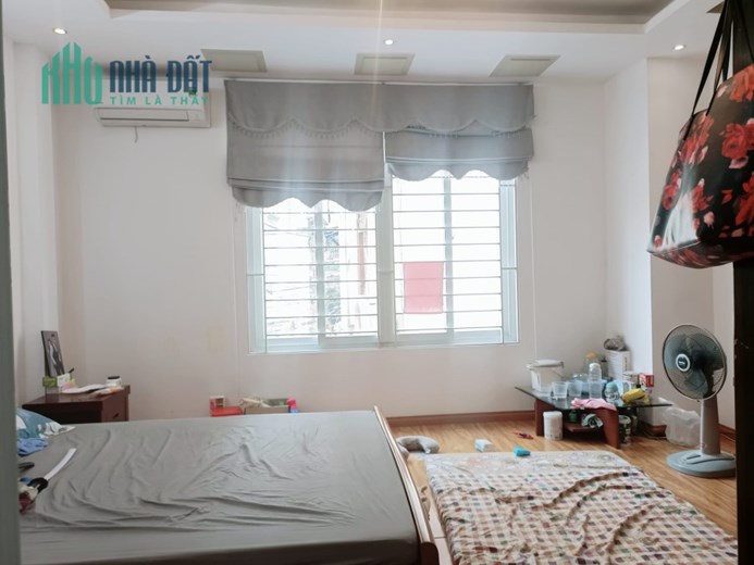 Bán nhà Lĩnh Nam, Hoàng Mai, lô góc, ngõ nông thông, ở sướng, giá chỉ 3 tỷ 400