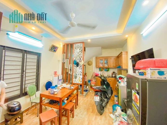 Bán nhà hố Lê Trọng Tấn 45 mét 5 tầng ở luôn 3,8ty