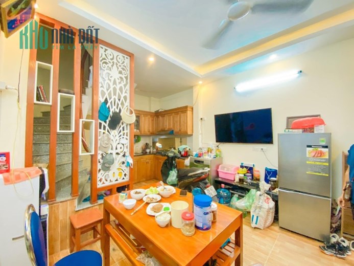 Bán nhà hố Lê Trọng Tấn 45 mét 5 tầng ở luôn 3,8ty