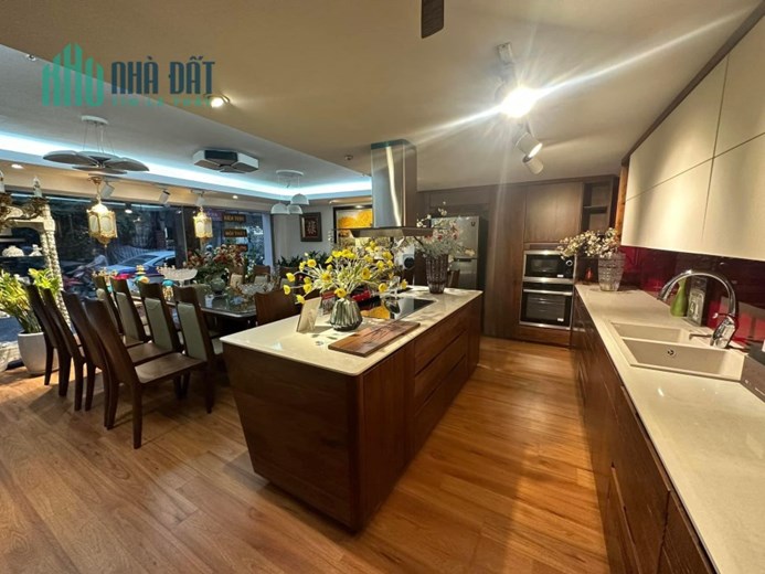 bán nhà mặt phố Đống Đa, 60m x 8 tầng, mặt tiền 8m, thông sàn kinh doanh