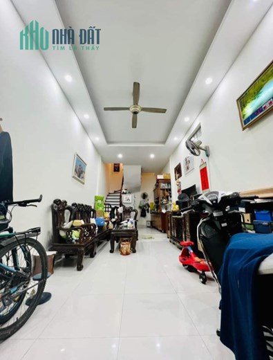 RẺ BẤT NGỜ nhà Dịch Vọng Cầu Giấy 40m, 3 ngủ giá 3.3m, về ở luôn 0867470990
