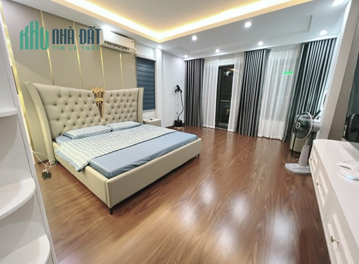 P/Lô Hoàng Cầu,Đống Đa.Vỉa hè,Oto tránh,KD,Thang máy,70m2 x MT5m,17 tỷ
