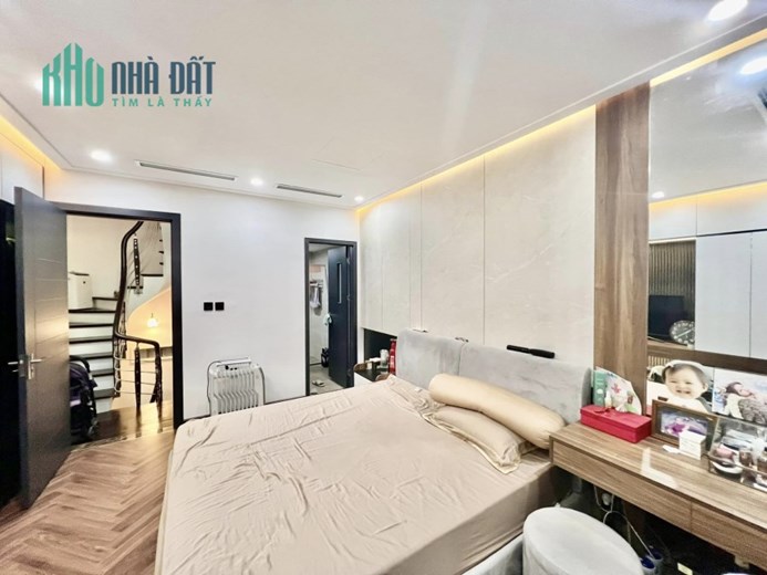 Bán nhà cạnh đại học Ngân Hàng, 25m mặt phố, nhà mới, 46m, 5PN, 5.35 tỷ