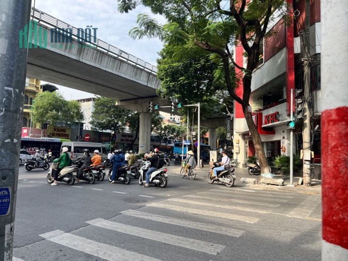 Bán gấp nhà cấp 4 diện tích 32m2 - 3 mặt ngõ thoáng tại ngõ 1 Trần Quý Kiên