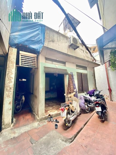 Bán nhà C4 ngay Mipec ngõ 121 Ngọc Thuỵ 65m x 5,5m giá chỉ 2,x  tỷ TL. LH: 0936123469