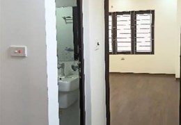 Phố Ô Cách,Việt Hưng ,Long Biên 40mv mà  5Tầng
CÁCH 20M Ô TÔ TRÁNH, GẦN TRƯỜNG HỌC