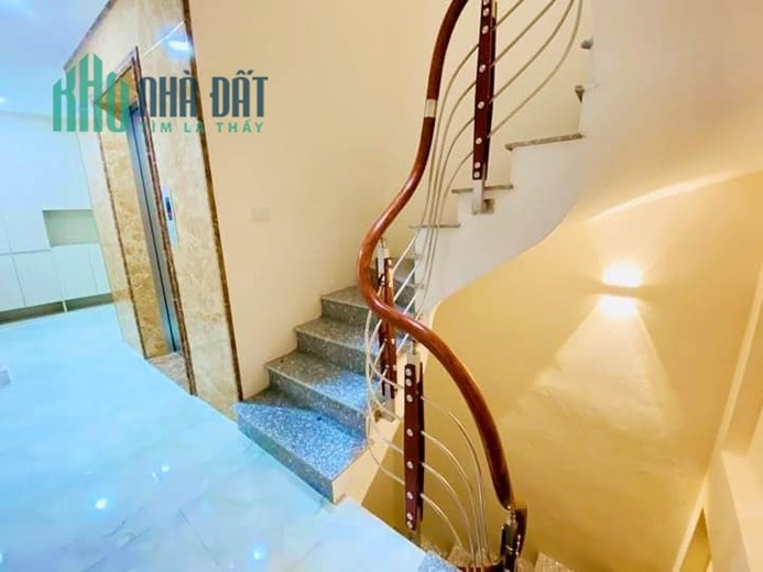 PHỐ CHÙA BỘC TÒA NHÀ VĂN PHÒNG 8 TẦNG DT:66M2 x 8 TẦNG x MT:7.3M CẦU THANG MÁY QUẬN ĐỐNG Đ